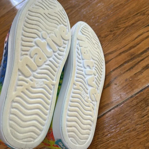 Native Jefferson Tie Dye print slip on rubber shoes. Women’s Size 6. - Picture 8 of 12